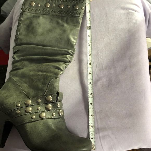 Grey boots - Picture 6 of 9